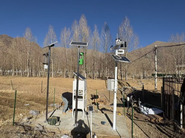 森林害蟲防控設(shè)備圖片3